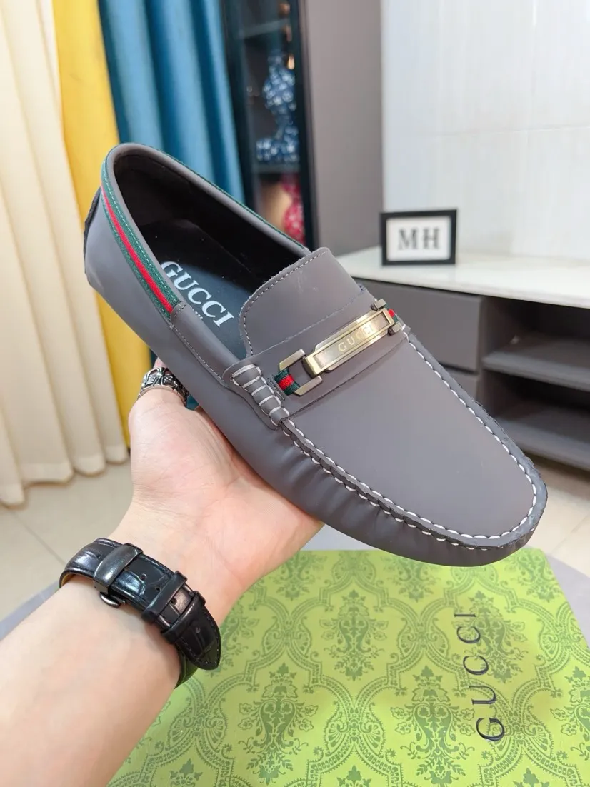 Men's shoes💰400🌹🌹【GUCCI】Hong Kong original top quality exquisite craftsmanship top quality💪🏼high-end boutique men's Hugh Doudou shoes British fashion style 🎈original metal soft cowhide surface lazy slip-on Loaf style This fabric is made of 🇮🇹imported top soft calfskin, code number: 38-44